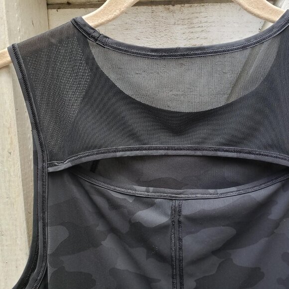 Lululemon Athletica Camo Set:  Tank with mesh and back vent and shorts - Picture 10 of 15